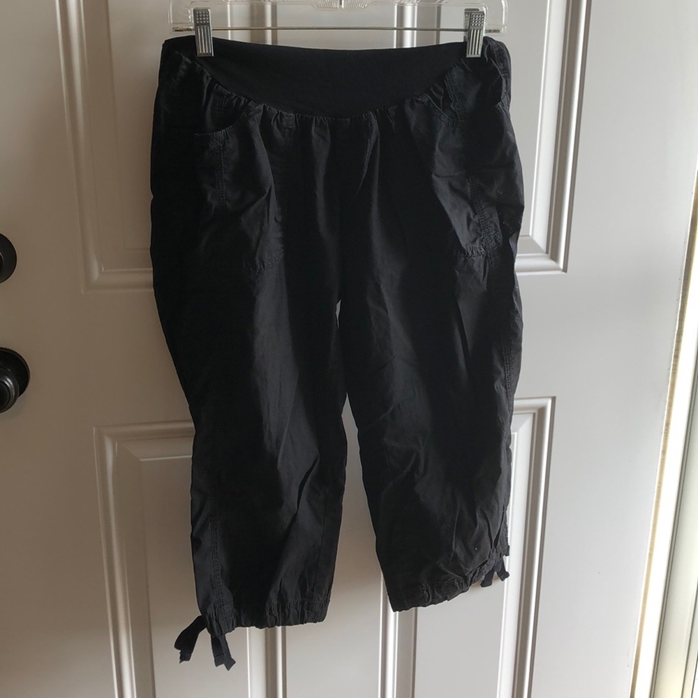 Black maternity capris